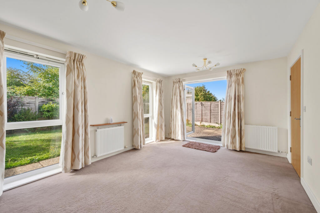 House in Sutton - View 4