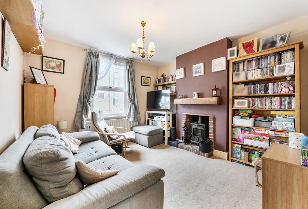 House in Sutton - View 5