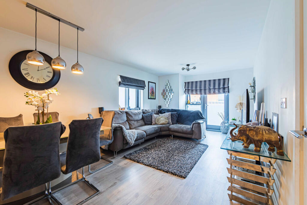 Main image of property: KD Plaza, Cotterells, HP1, Hemel Hempstead, HP1
