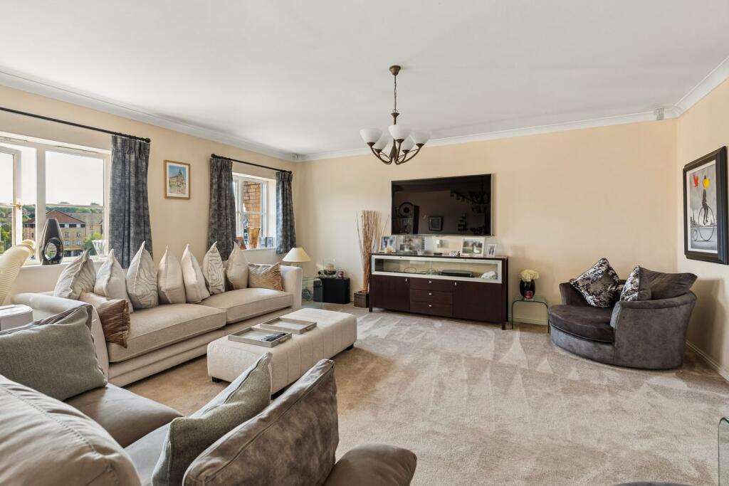 Apartment in Hemel Hempstead - View 3