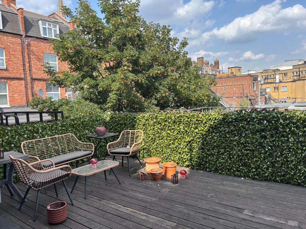 Apartment in London - More