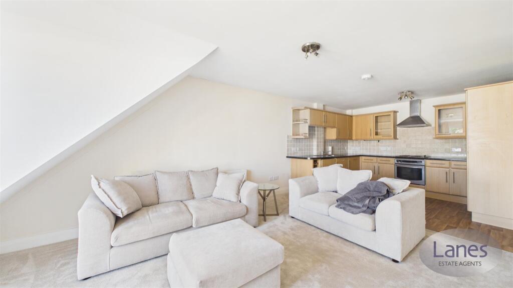 Apartment in Enfield - View 4