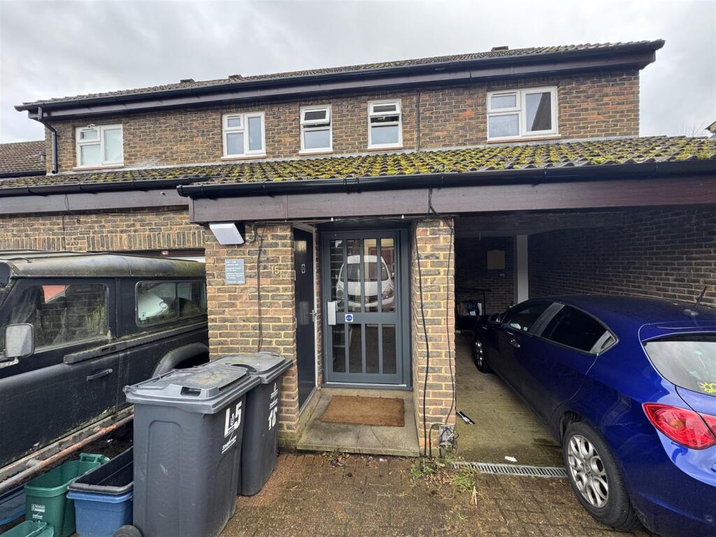 Main image of property: Lapwing Rise, Stevenage
