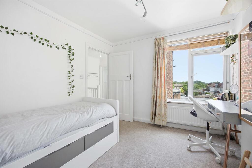 Long Lane, Hillingdon, UB10 - More