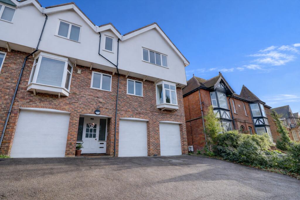 Main image of property: Amersham Hill, High Wycombe, Buckinghamshire, HP13