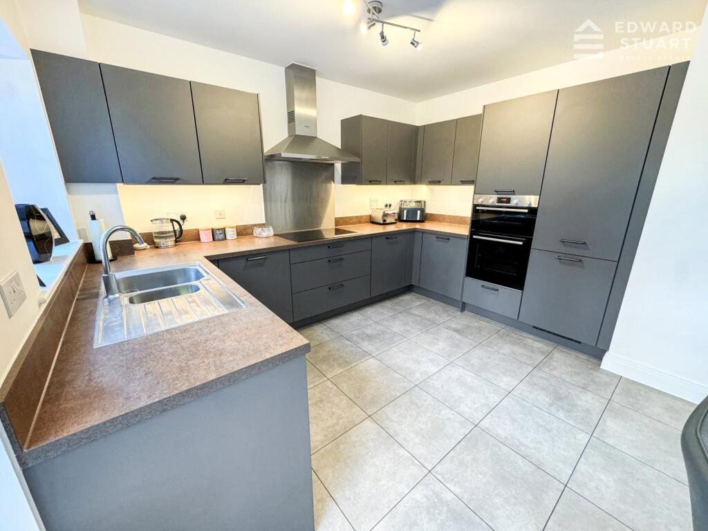 Jones Hill, Hampton, Peterborough, Cambridgeshire, PE7 photo 3