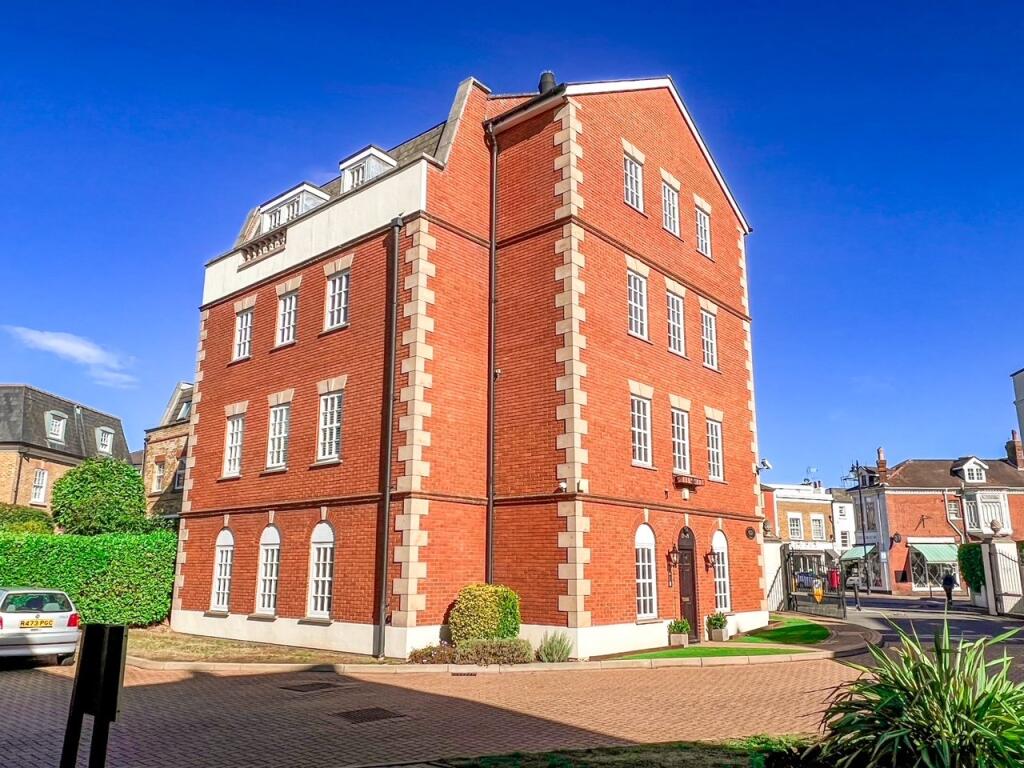 Main image of property: Queens Reach, East Molesey, KT8