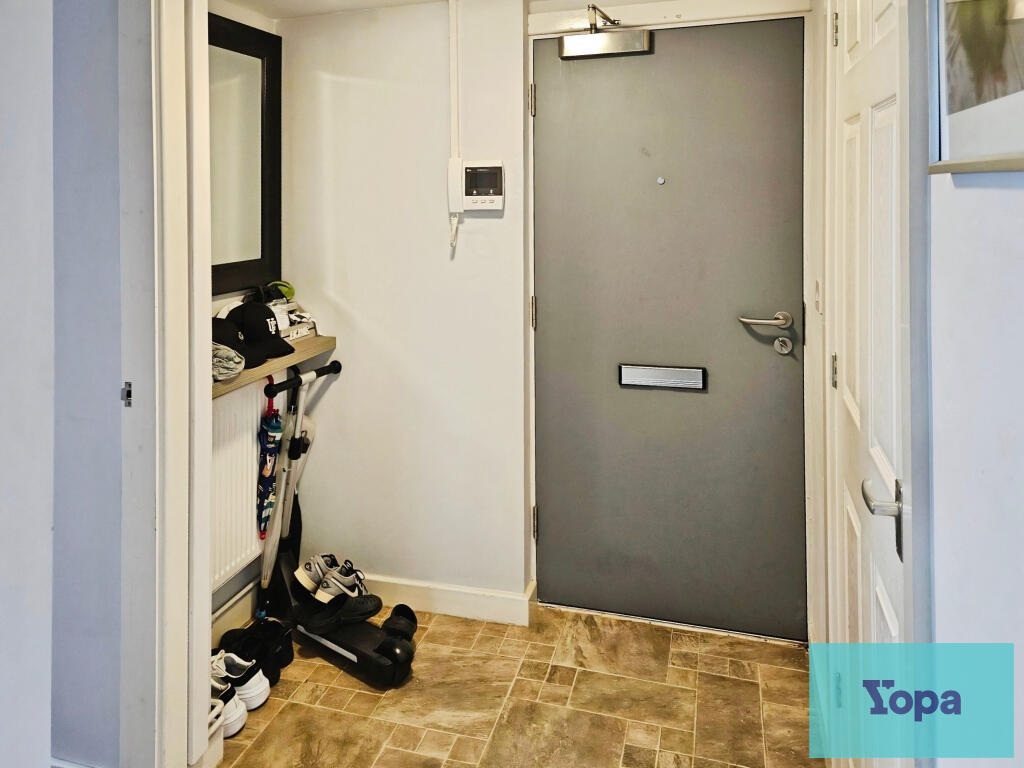 Apartment in Stoke-on-Trent - View 4