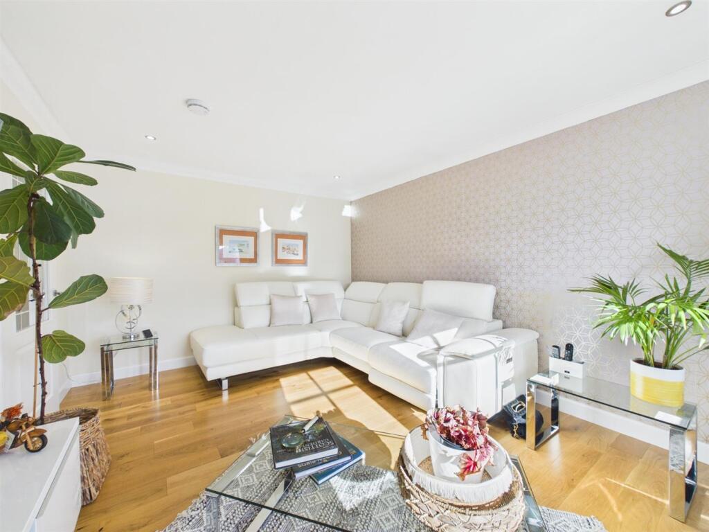House in Perth - View 3