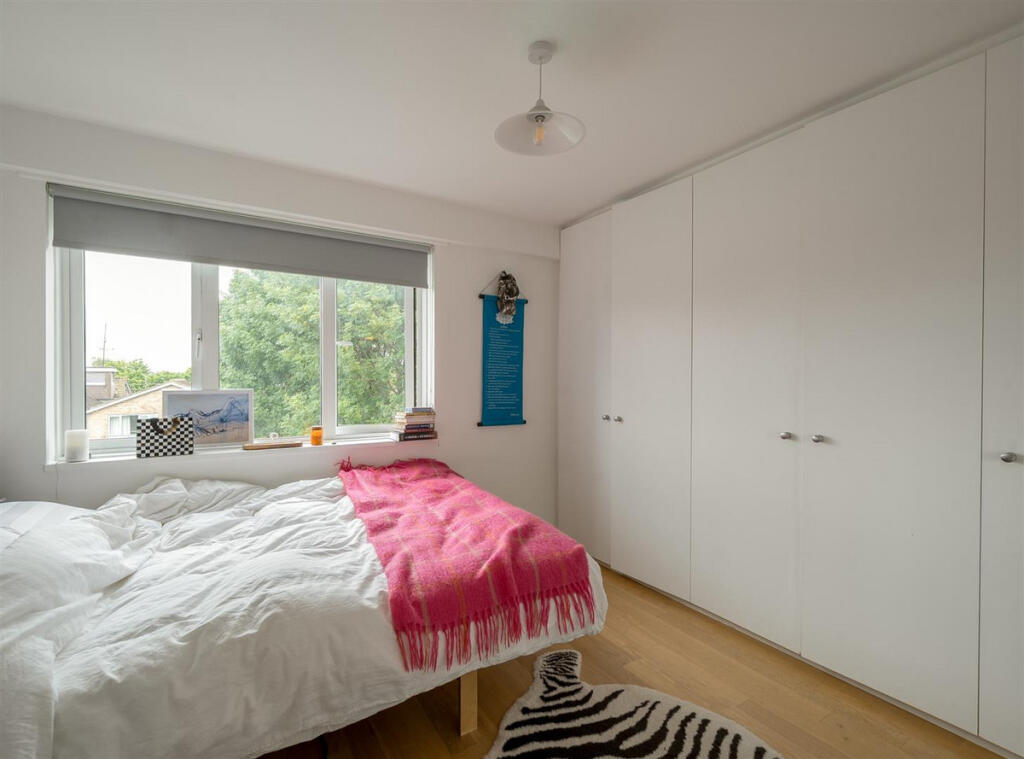 Apartment in London, Mozart Estate, Queen's Park - View 3