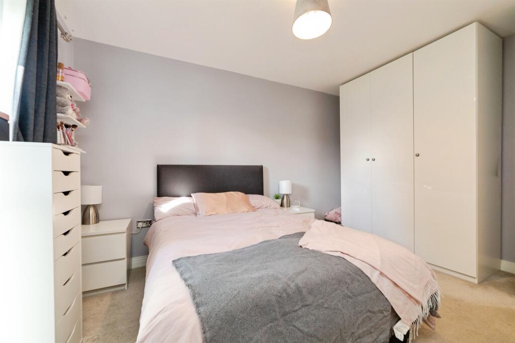 Apartment in Welwyn Hatfield, Hertfordshire - More
