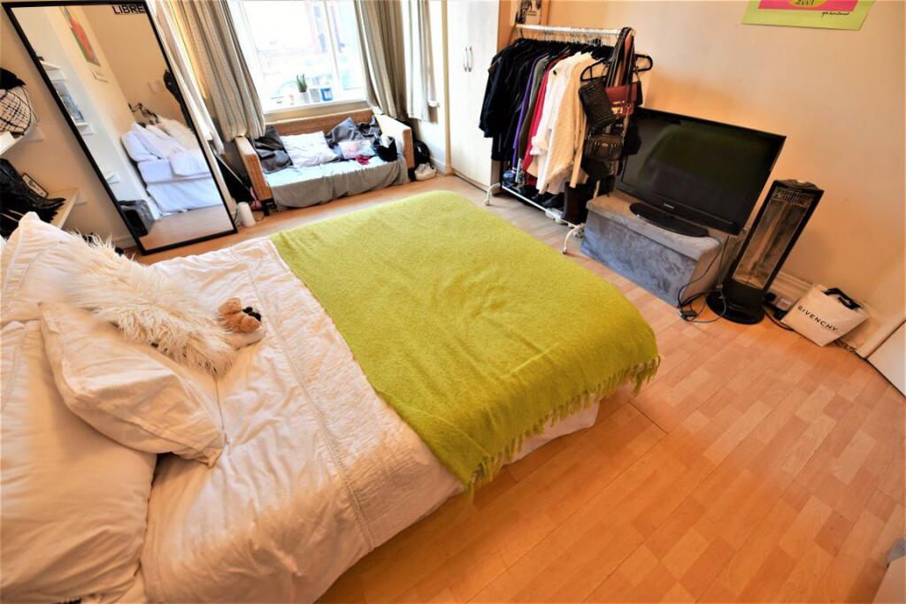 8-bed house on 11 Richmond Mount, £760/mo