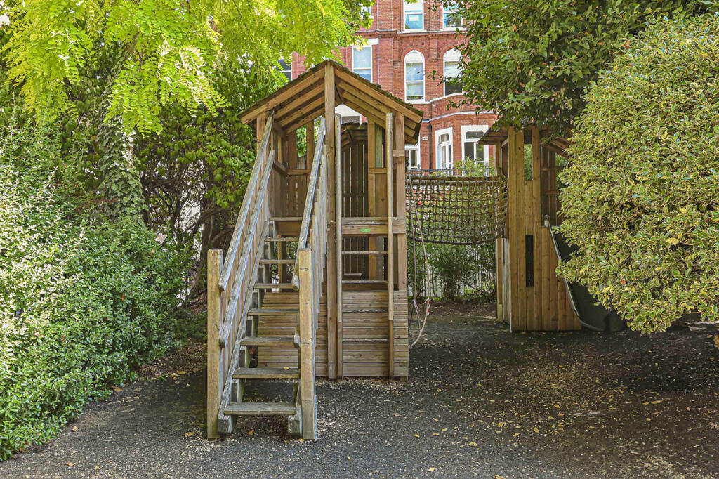 Apartment in London - View 5