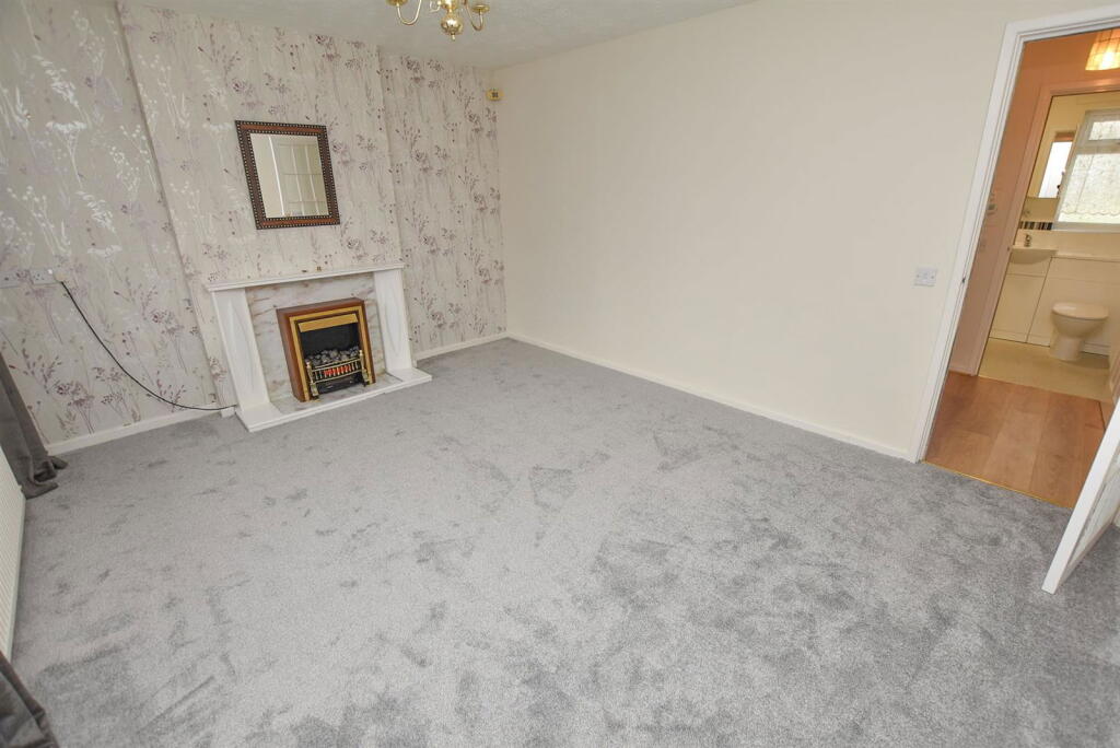 Shetland Drive, Bromborough photo 3