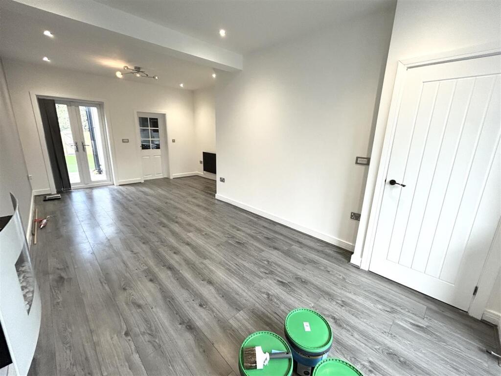 House in Newport - View 4