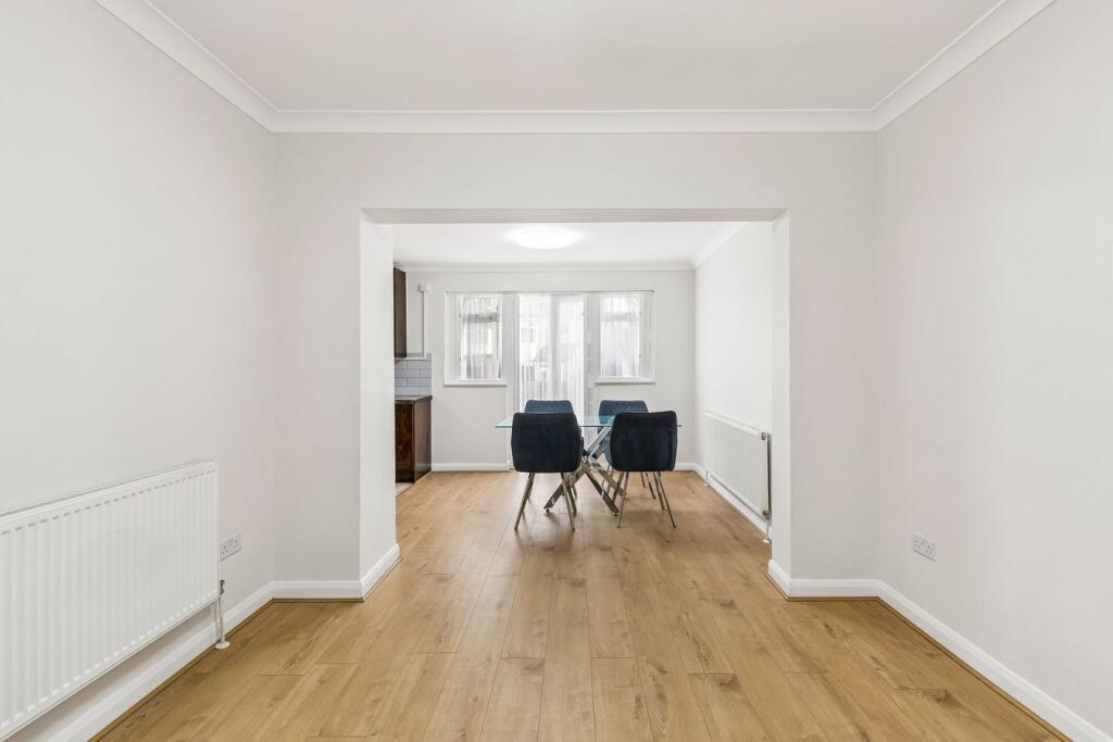 House in London, Harrow Weald - View 5