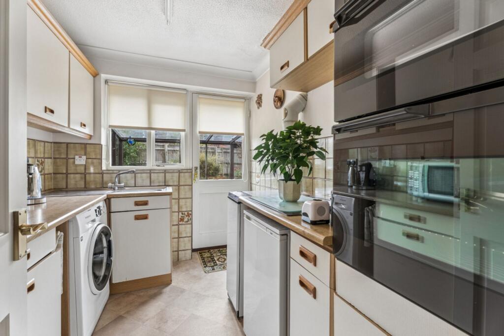 House in Prestwood, Hotley Bottom, Great Missenden - View 3