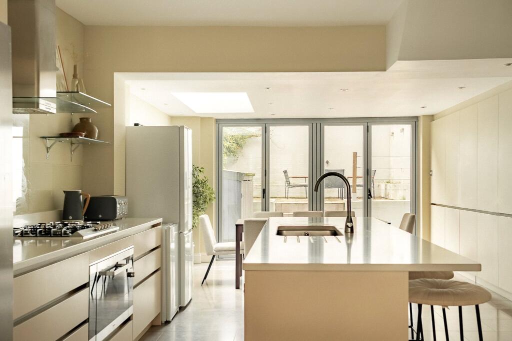 4 bedroom terraced house for rent
