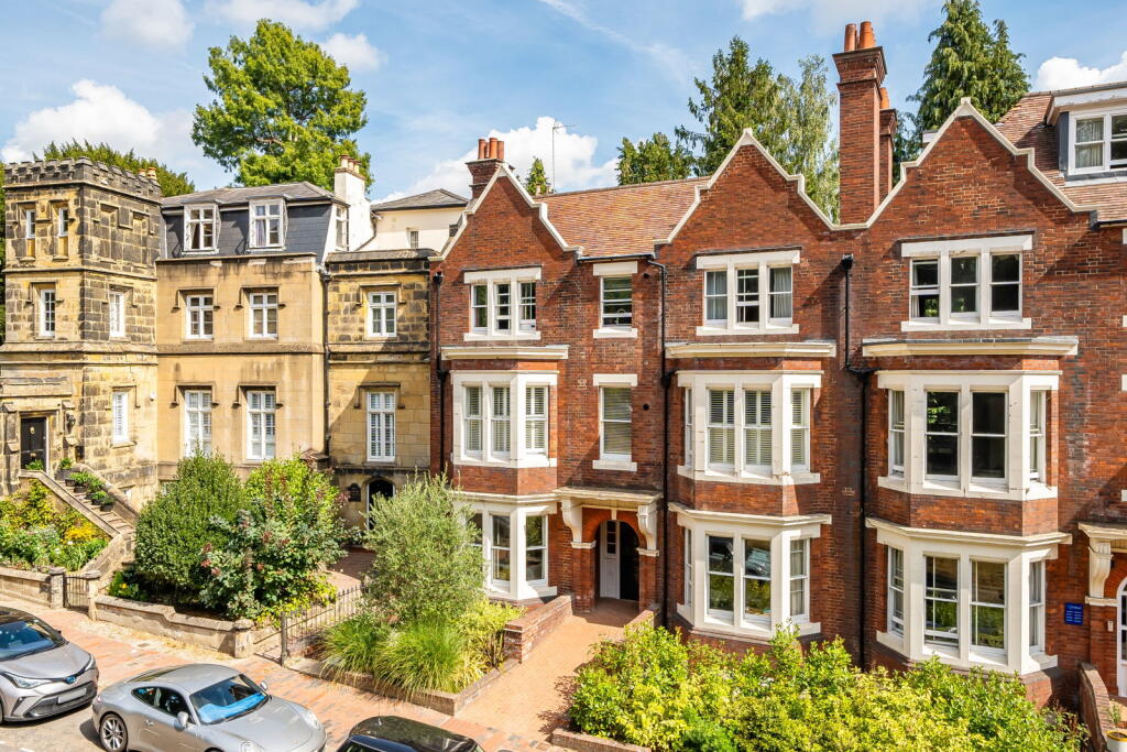 Apartment in Tunbridge Wells, Kent - View 2
