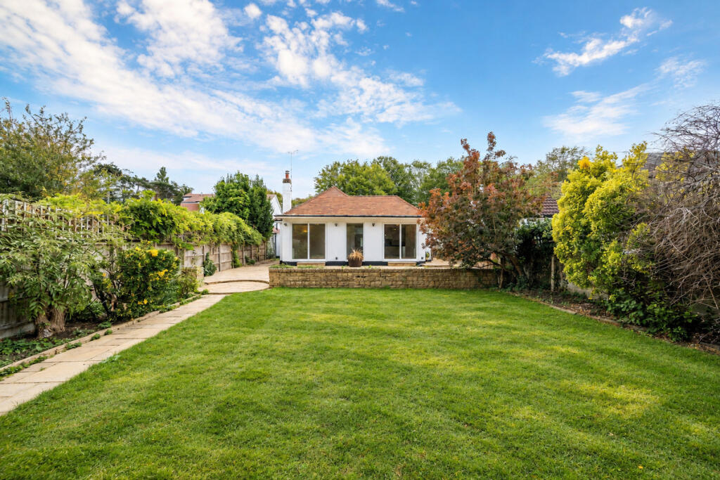 House in Worcester Park, Cuddington, West Ewell - More