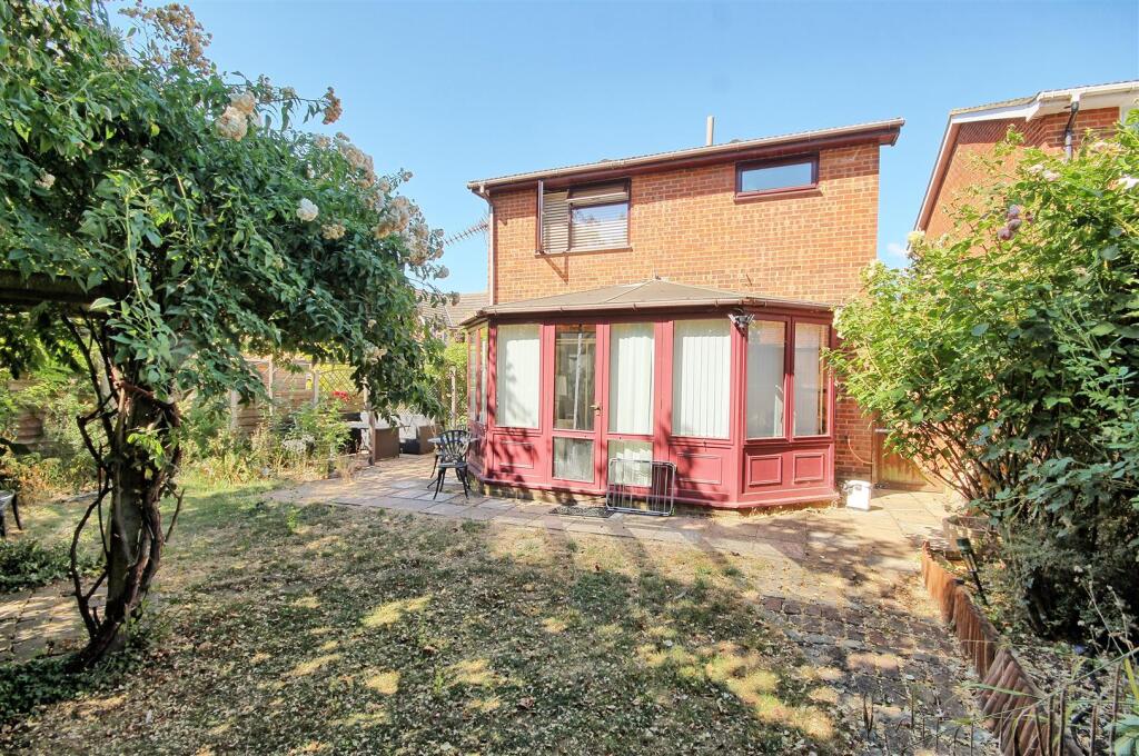 House in East Hertfordshire, Kings Hill, Ware - View 4