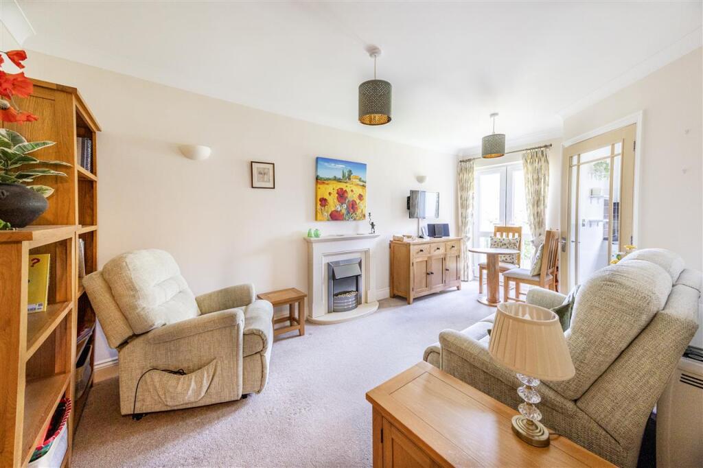 Main image of property: Wren Court, 303 Limpsfield Road, Warlingham