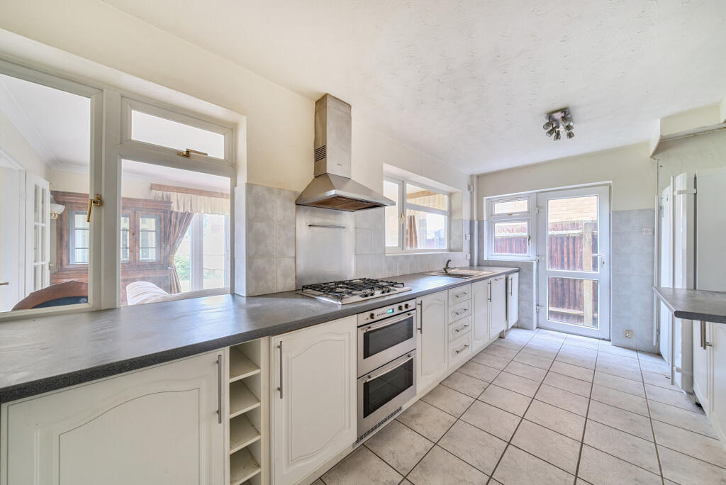 House in Spelthorne, Upper Halliford - View 3