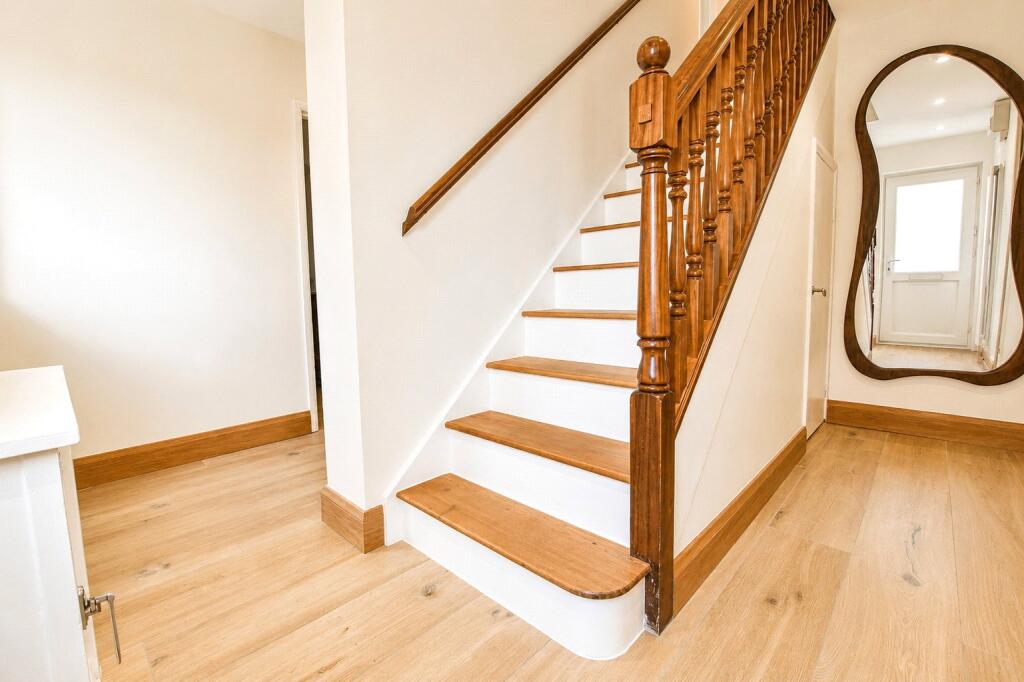 House in Northampton, West Northamptonshire - More