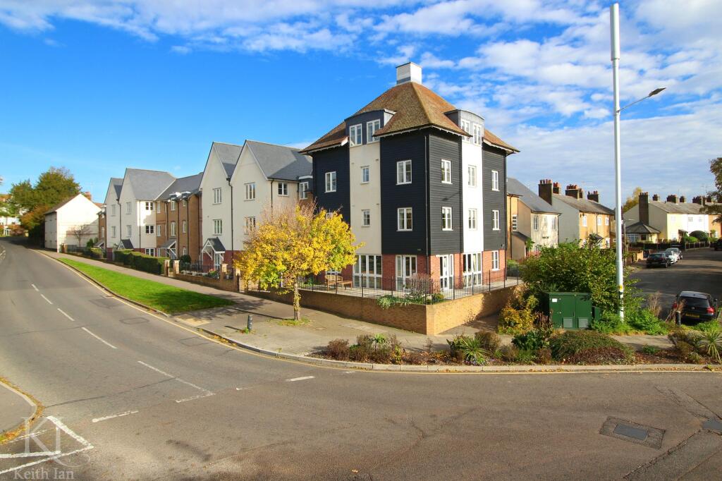 2-bed house on Coronation Road, Ware, SG12, £250,000