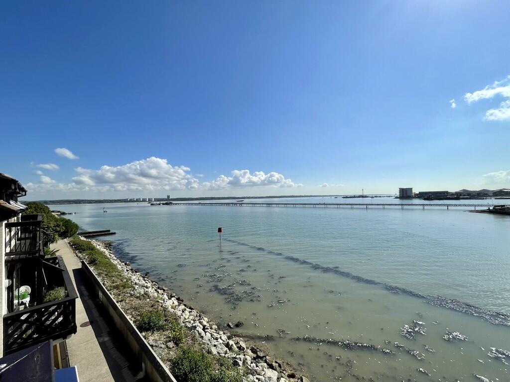 Shamrock Way, Hythe, Southampton photo 2