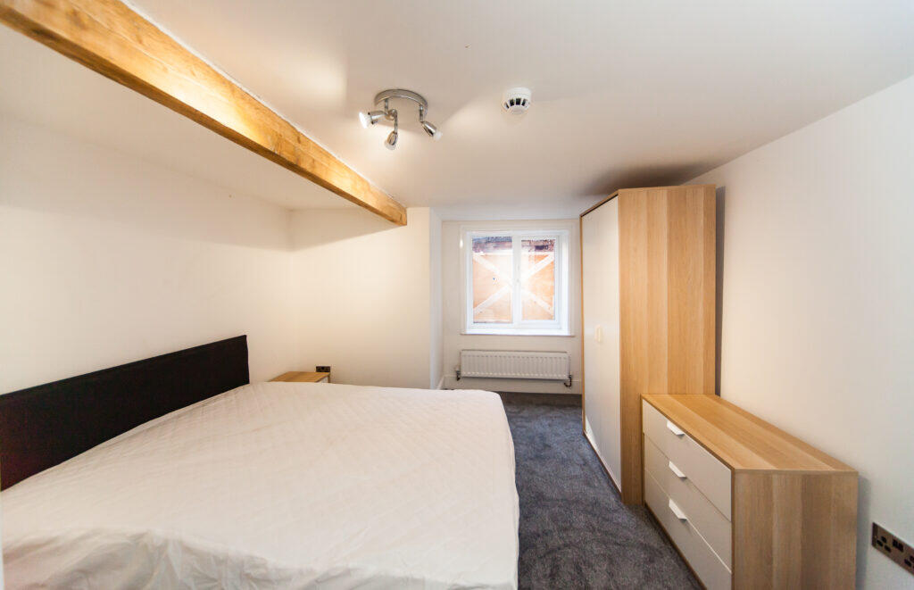 6 bedroom terraced house for rent
