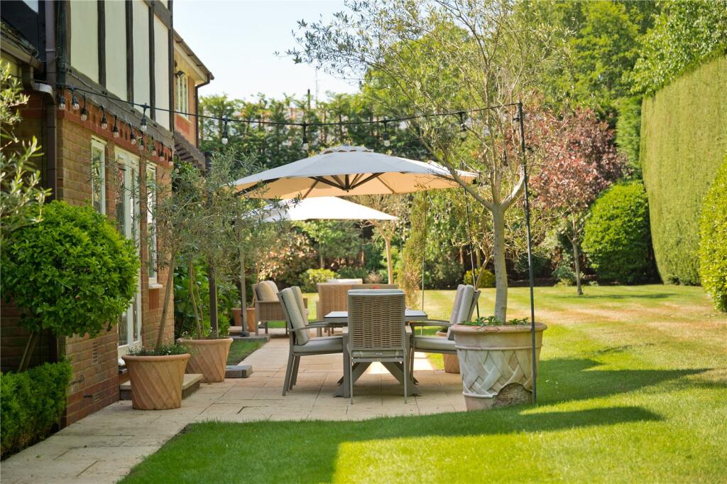 Eriswell Crescent, Burwood Park, Walton-On-Thames, Surrey, KT12 - View 4