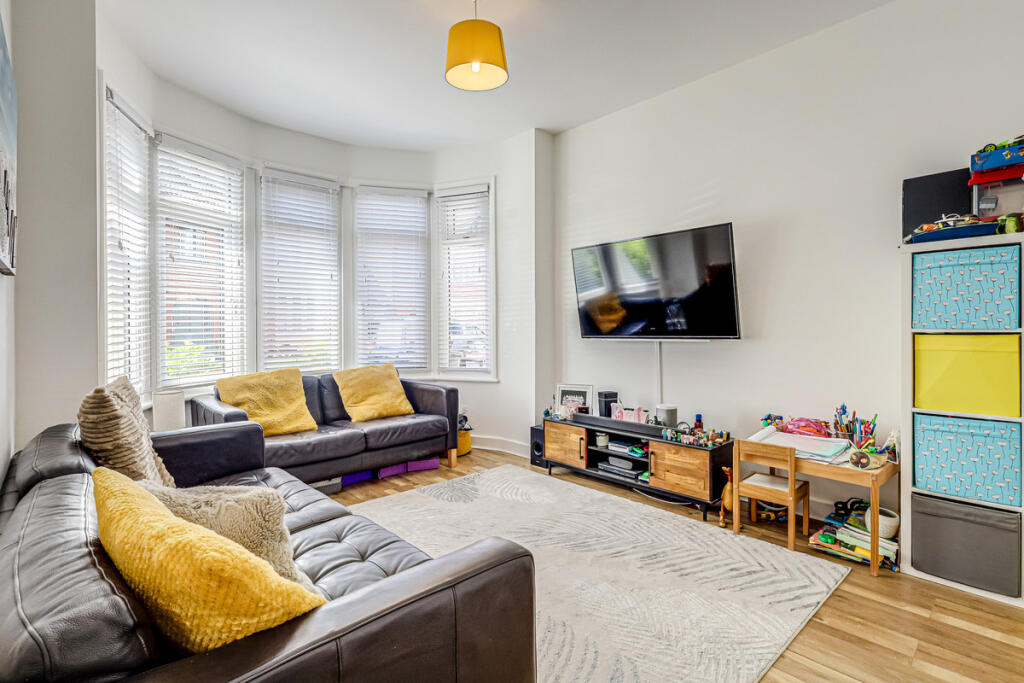 House in Southend-on-Sea, Westcliff-on-Sea - View 2