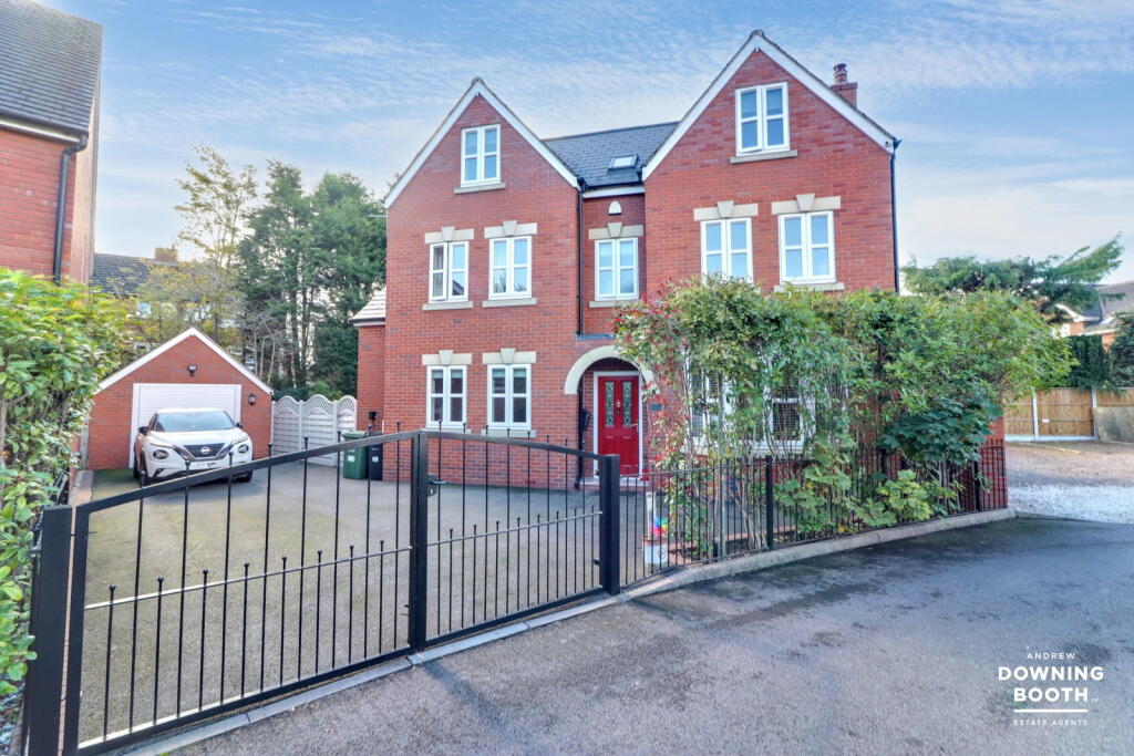 4-bed detached on Redberry Close, Pelsall, Walsall, WS3 4NY, £595,000