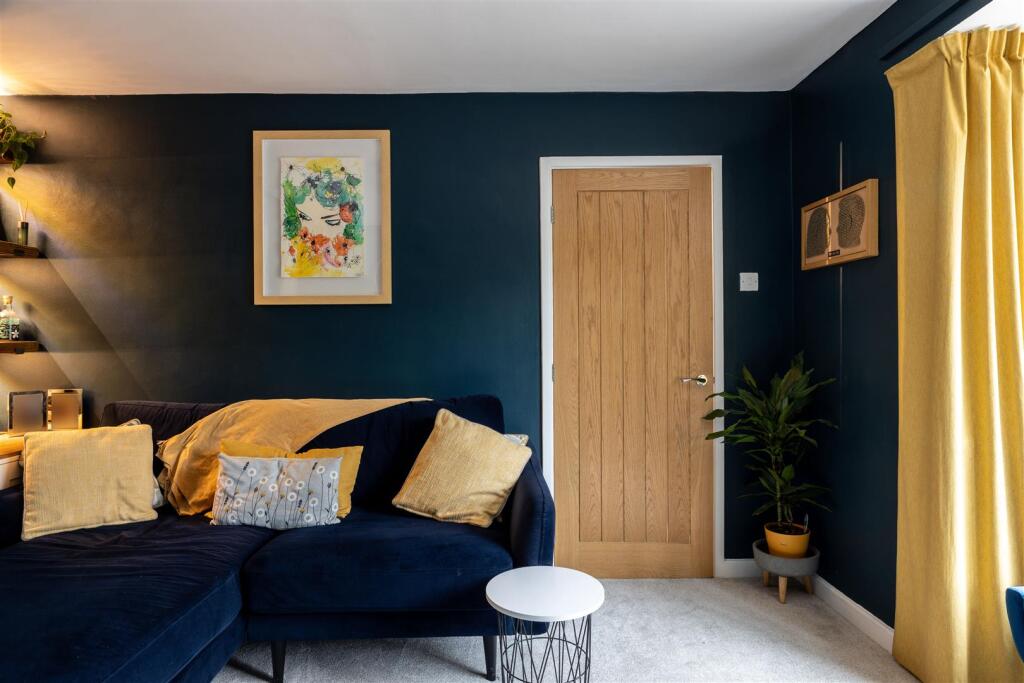 House in Reigate and Banstead, Surrey - View 5
