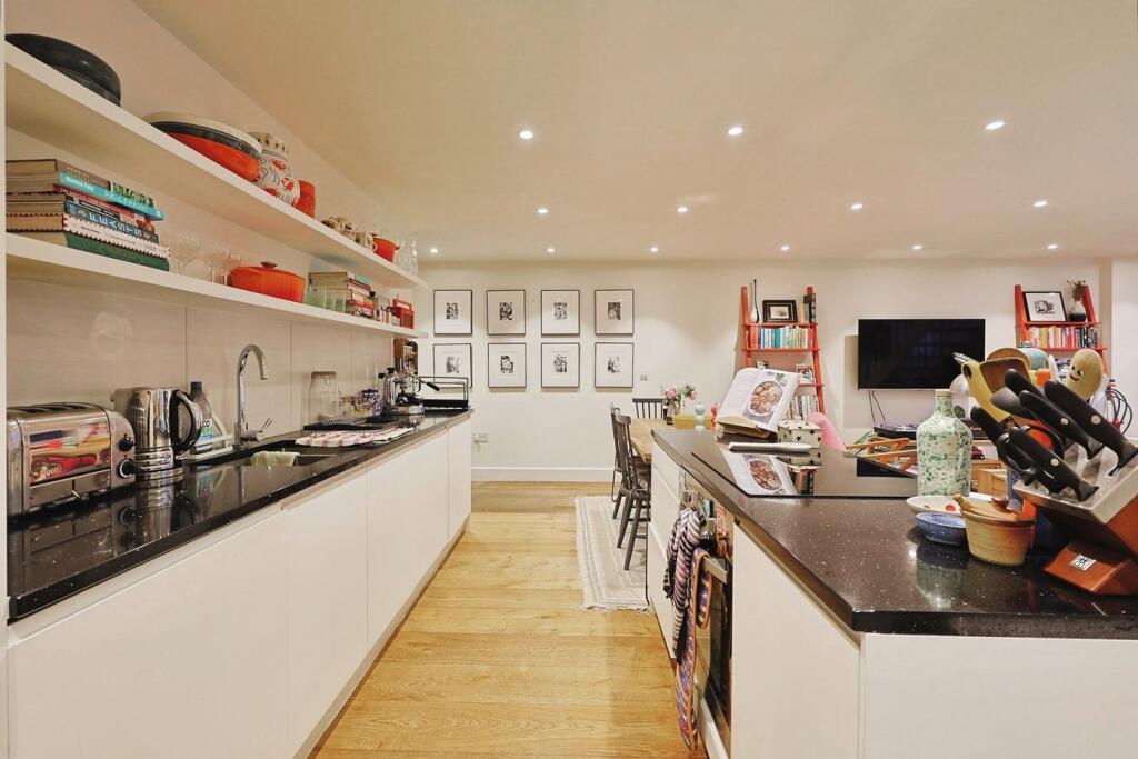 Apartment in London, Paddington - View 4