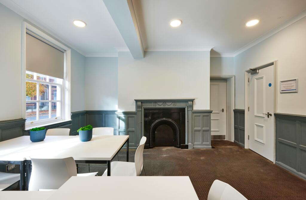 WHITE HOUSE_HLA8552_HR.jpg