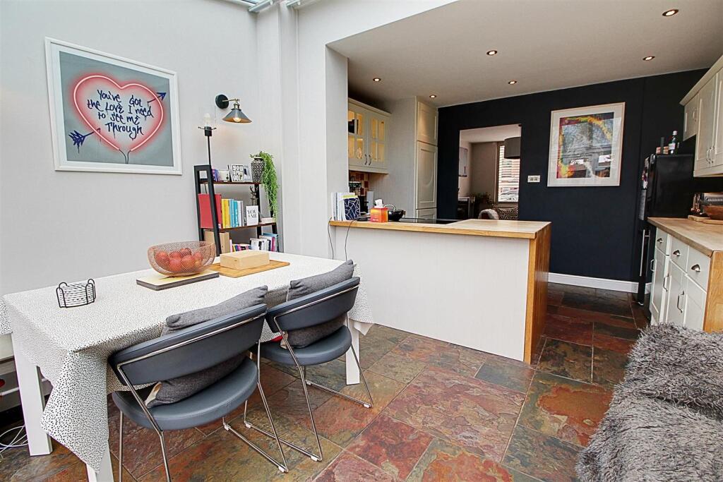 House in Dacorum, Hall Park, Berkhamsted - More