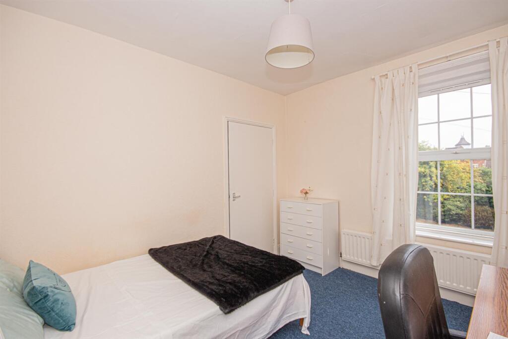 2 bedroom detached house for rent