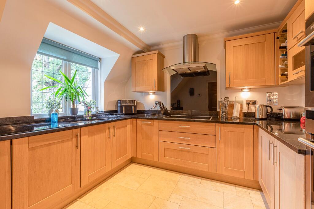 Woodhayes, Woodlands Road, West Byfleet, Surrey, KT14 photo 3