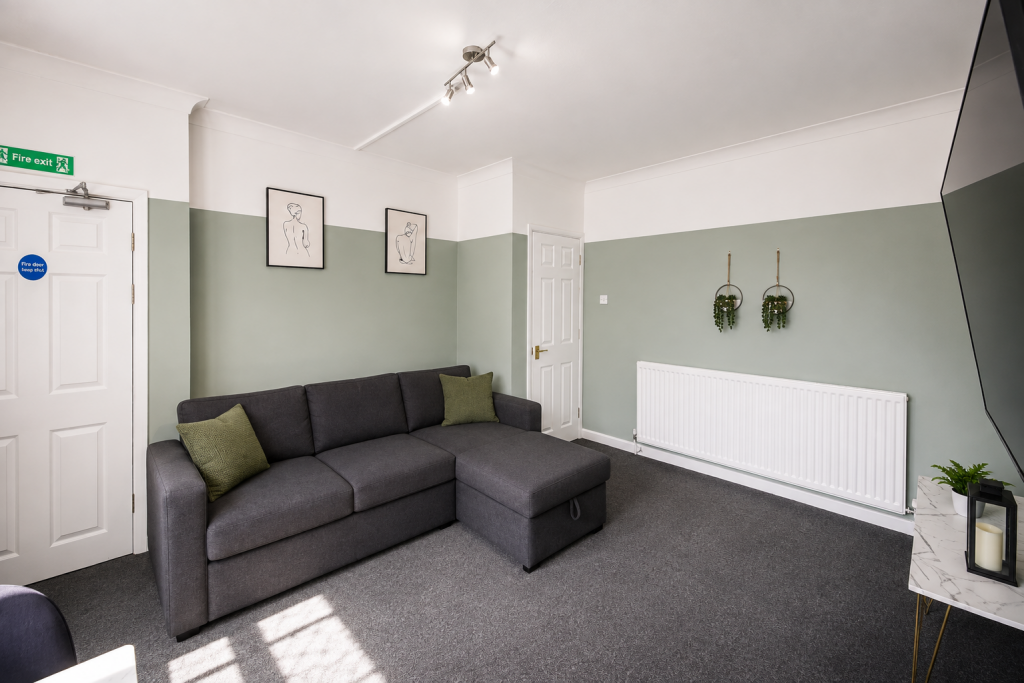 Main image of property: 486 Leeds Rd, Idle, BD10