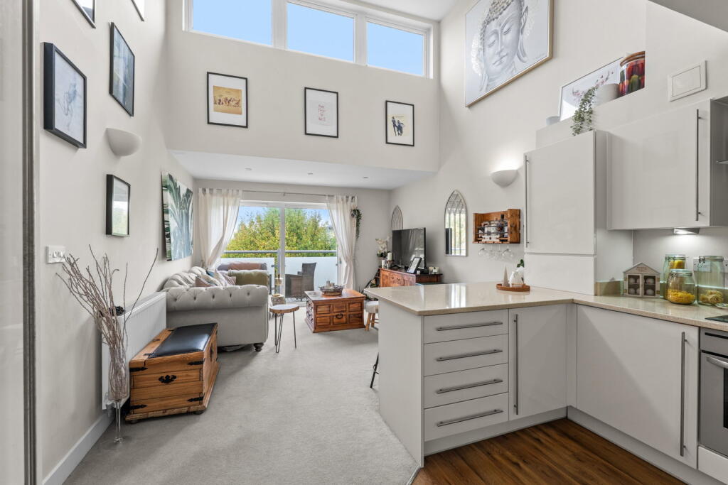 Apartment in Redhill - View 2