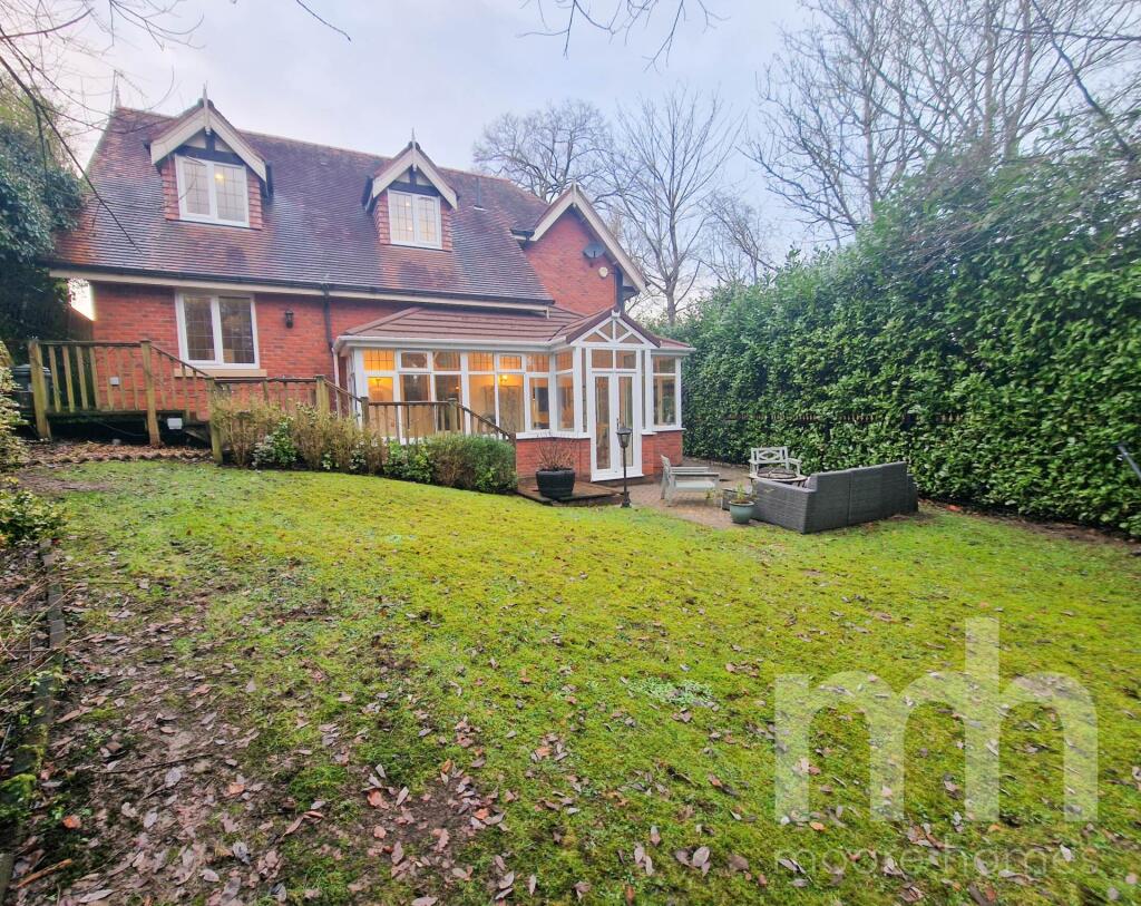 VALLEY ROAD, Bramhall SK7 2NH photo 4