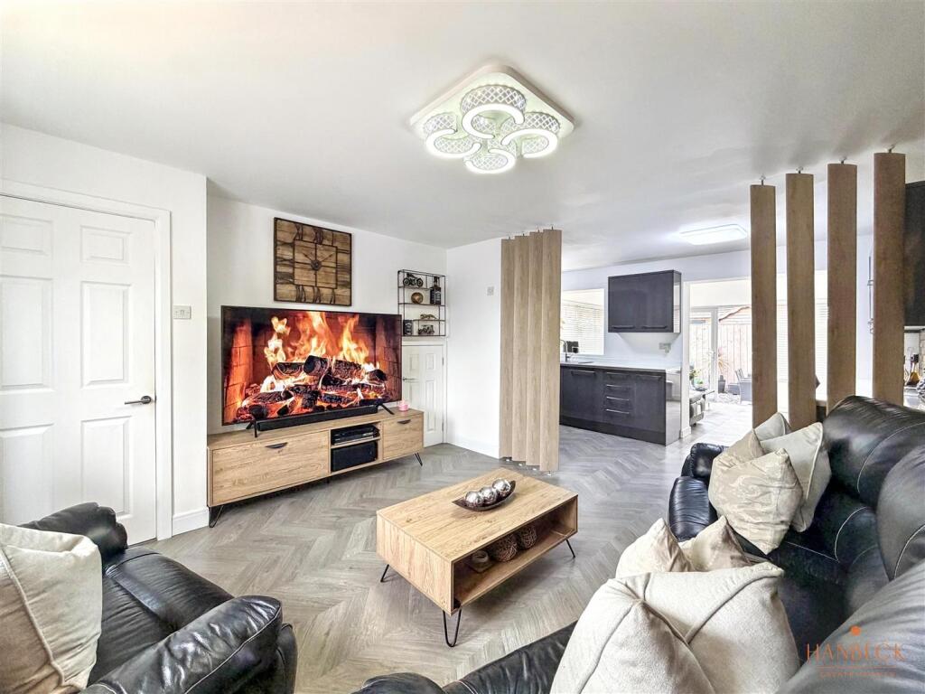 House in Hull - View 2
