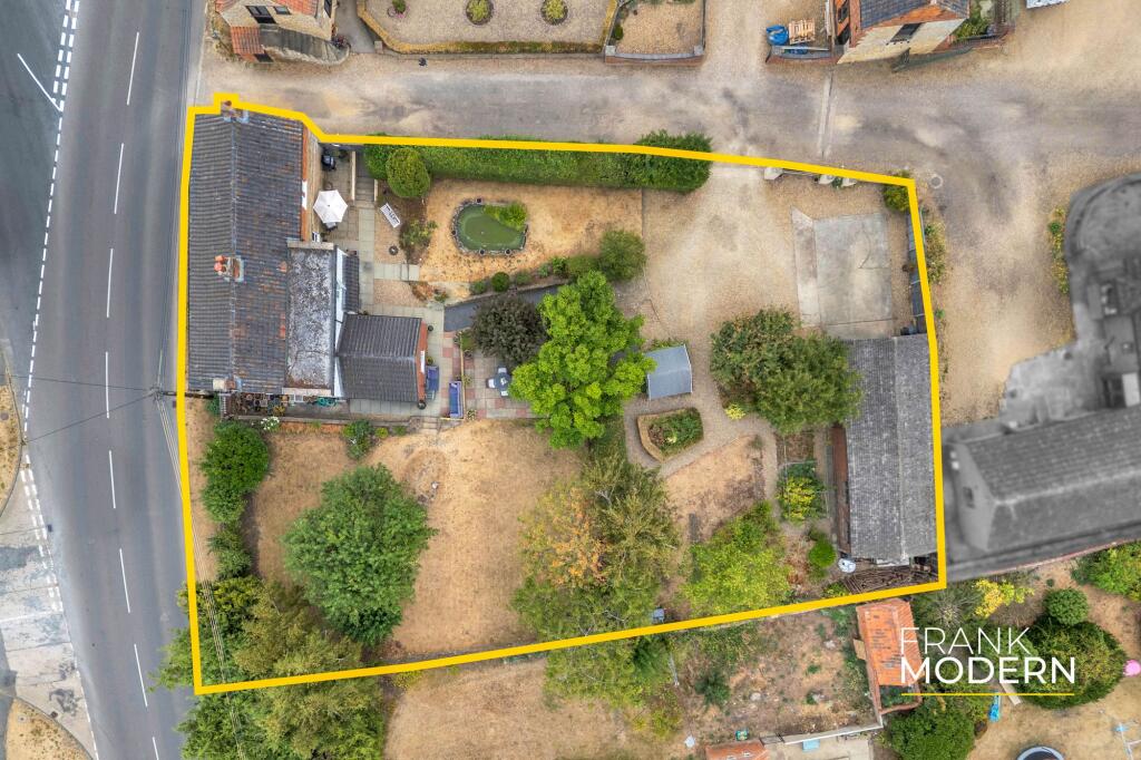 House in South Kesteven, Morton & Hanthorpe - More