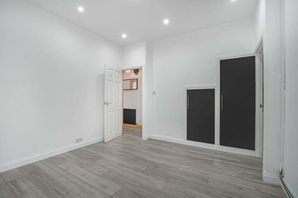 House in Cardiff, Aber Valley - More