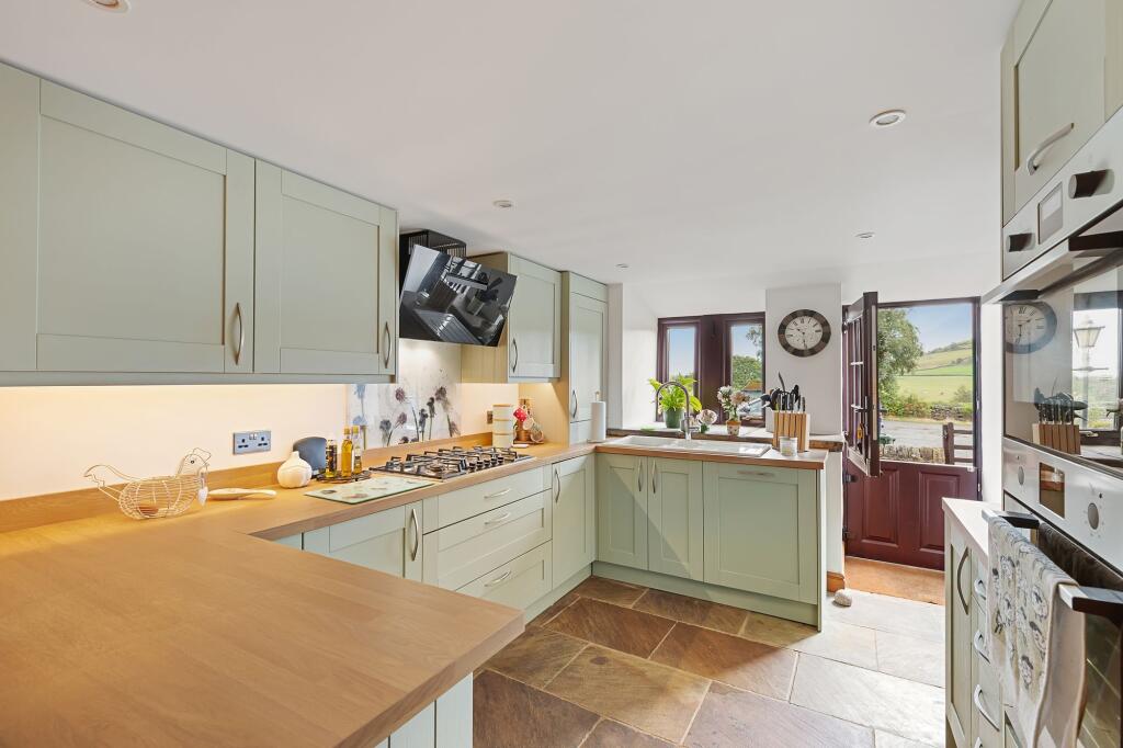 Hallas Lane, Cullingworth, BD13 photo 5