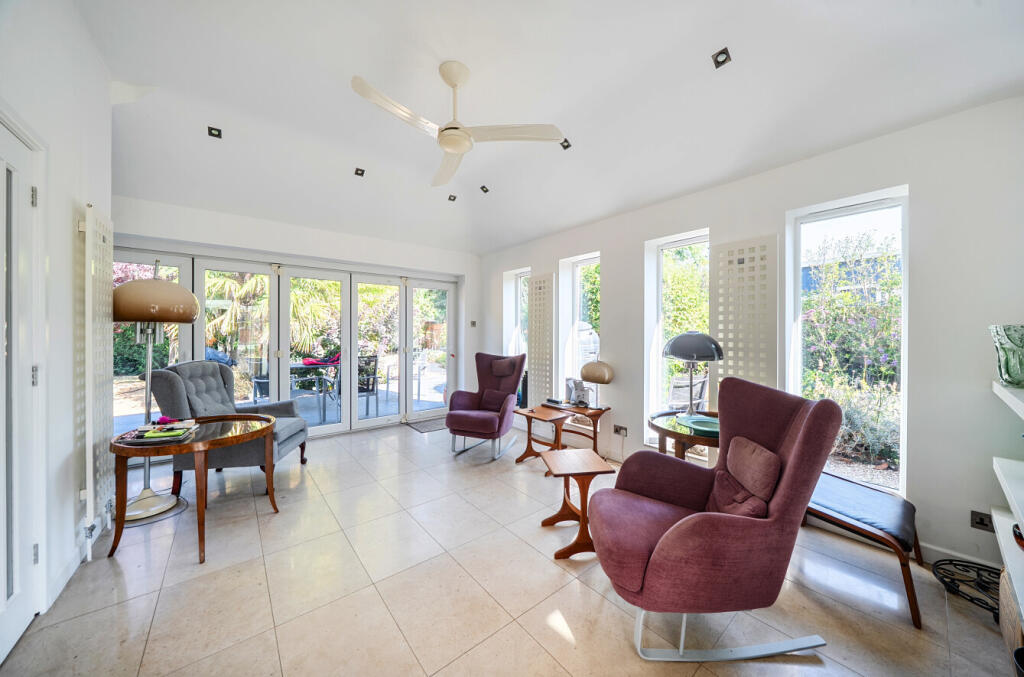 House in Dunstable, Central Bedfordshire - View 5