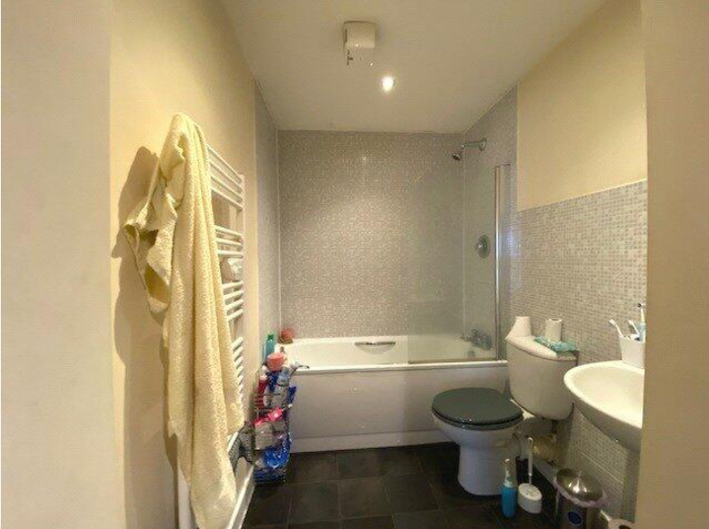 Apartment in Birmingham, Chinese Quarter, West Midlands - More
