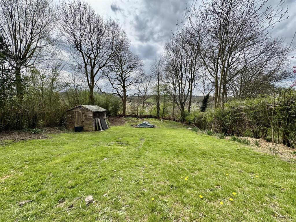 Wakefield Road, Fenay Bridge, Huddersfield, HD8 0BJ photo 2
